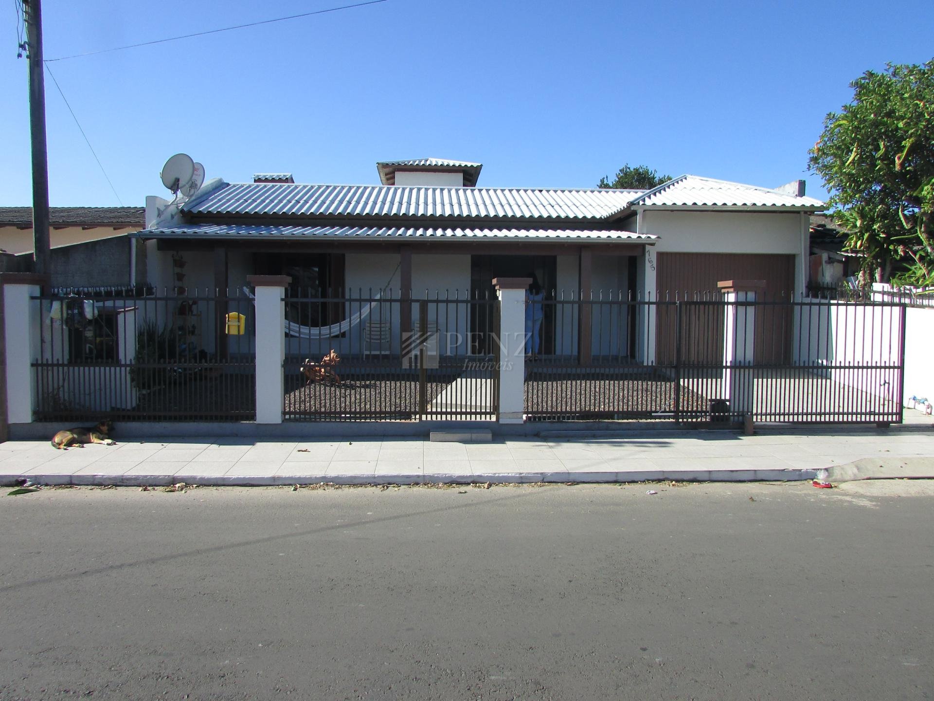 Casa 3 Dorm.