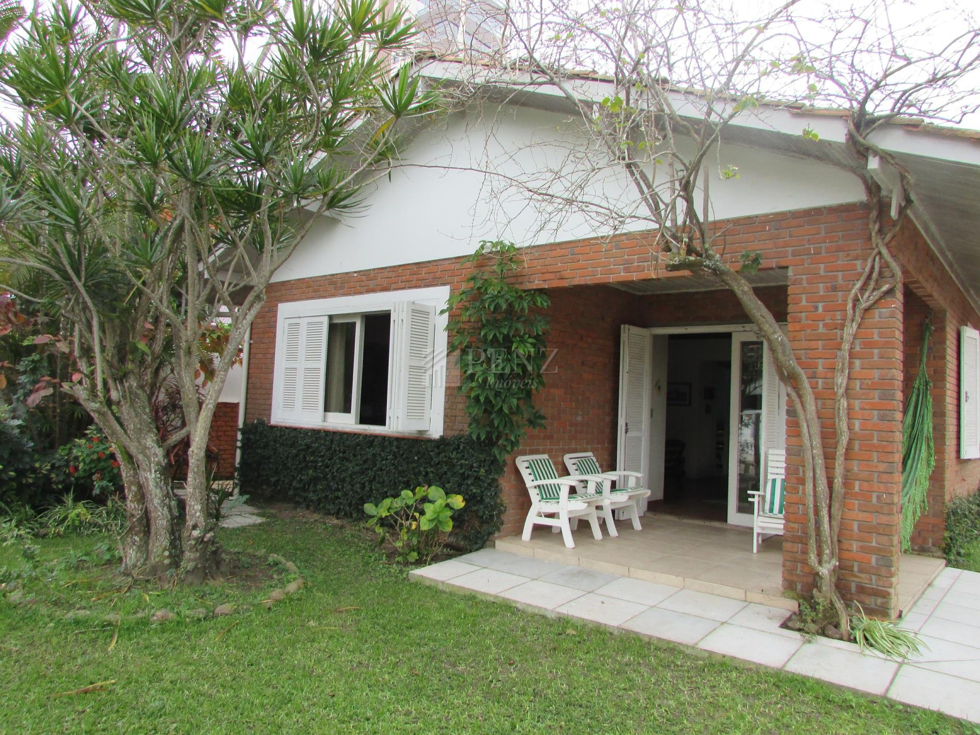 Casa 3 Dorm.