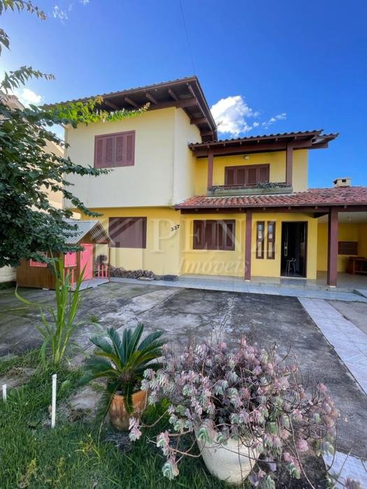 Casa 3 Dorm.