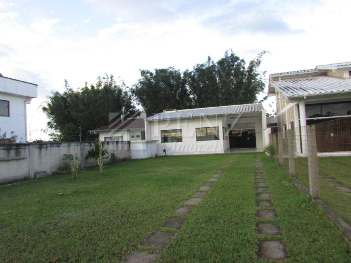 Casa 2 Dorm.