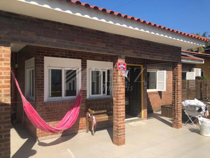 Casa 3 Dorm.