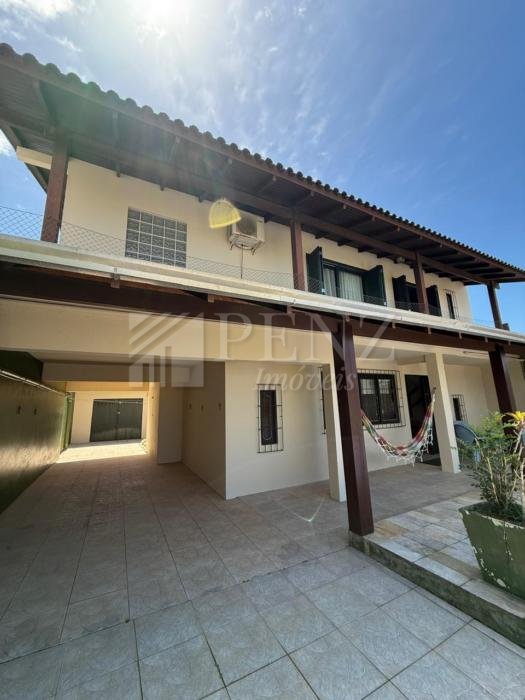 Casa 3 Dorm.