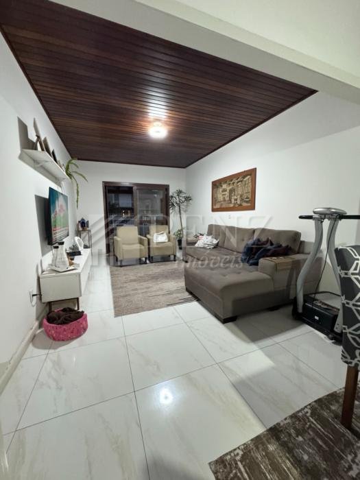 Casa 3 Dorm.