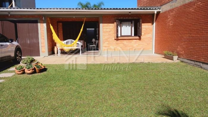 Casa 3 Dorm.