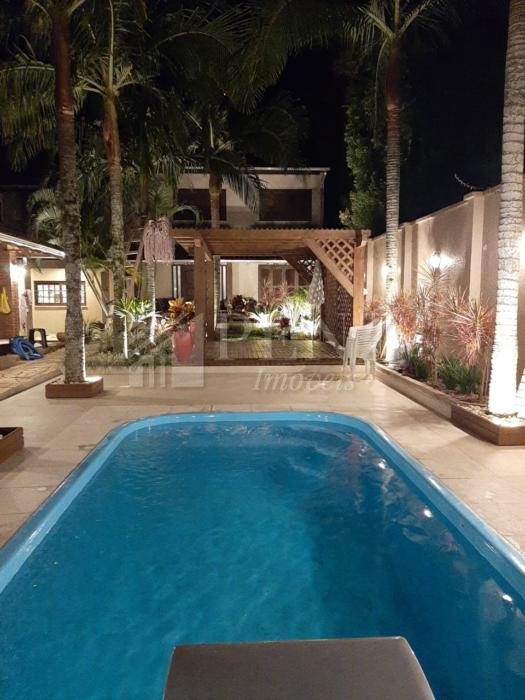 Casa 3 Dorm.
